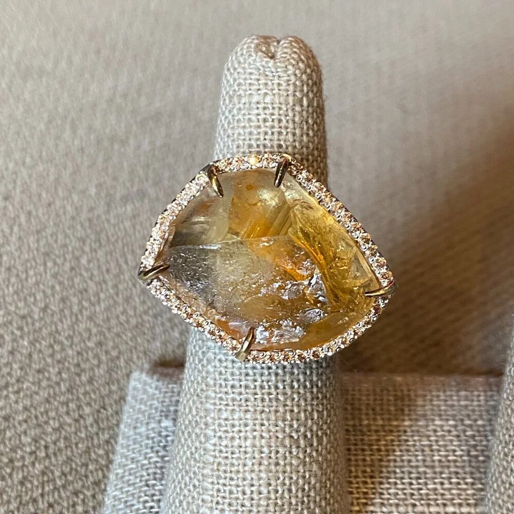 Citrine ring 17.7 CTW in silver; approx sz 6-7 - Picture 1 of 5